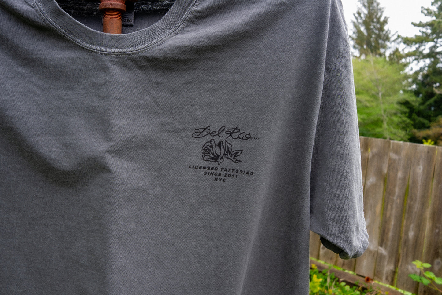 Wavy black on vintage black