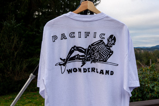 Pacific wonderland/black on white with pocket.